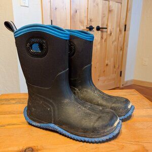 Noble Outfitters Muds Boys size five Rain boots- black with blue trim